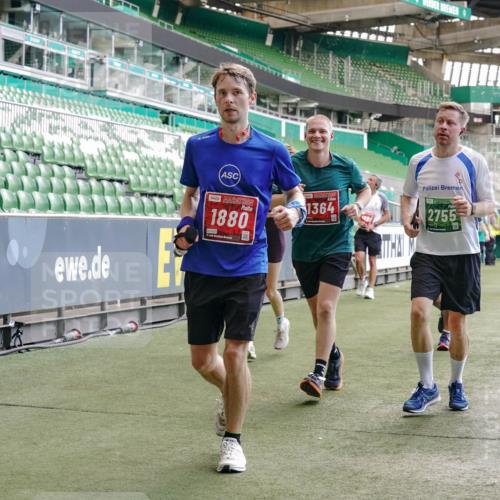13.09.2026 - 21. swb-Marathon Bremen Michael Burmester http://msf.ph/oto/10452744 13.09.2026 13:10:07 Laufen im Stadion 164, 373, 383, 391, 448, 532, 549, 563, 581, 625, 813, 869, 898, 1025, 1072, 1150, 1180, 1398, 1738, 1855, 1867, 1880, 1894, 1967, 2202, 2208, 2232, 2243, 2268, 2284, 2333, 2339, 2342, 2413, 2429, 2432, 2441, 2471, 2525, 2530, 2553, 2573, 2594, 2654, 2682, 2692, 2714, 2717, 2784, 2785, 2819, 2823, 2920, 2931, 2932, 2941, 3026, 3032, 3063, 3086, 3089, 3122, 3174, 3207, 3208, 3291, 3316, 3327, 3333, 3370, 3398, 3410, 3437, 3470, 3707, 3769, 109 meine-sportfotos.de