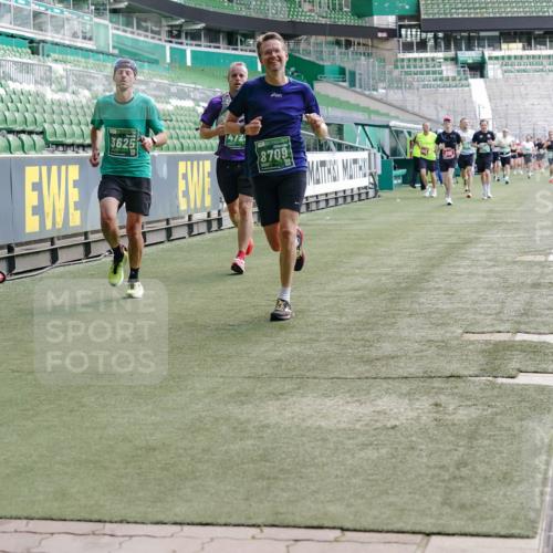 13.09.2026 - 21. swb-Marathon Bremen Michael Burmester http://msf.ph/oto/10452799 13.09.2026 12:51:02 Laufen im Stadion 335, 469, 663, 670, 734, 771, 779, 1043, 1125, 1146, 1162, 1455, 1510, 1513, 1517, 1605, 1613, 1970, 1998, 2052, 2130, 2288, 2291, 2295, 2347, 2360, 2442, 2444, 2447, 2759, 3440, 3484, 3625, 3647, 3703, 3808, 3959, 4023, 4165, 4368, 4384, 4429, 4473, 4559, 4571, 4582, 4727, 4781, 4782, 4888, 4895, 5066, 5079, 5111, 5155, 5168, 5314, 5377, 5379, 5383, 5521, 5532, 5585, 5620, 5627, 5636, 5696, 6267, 6274, 6471, 6652, 6668, 6901, 6906, 7109, 7115, 7121, 8033, 8798 meine-sportfotos.de