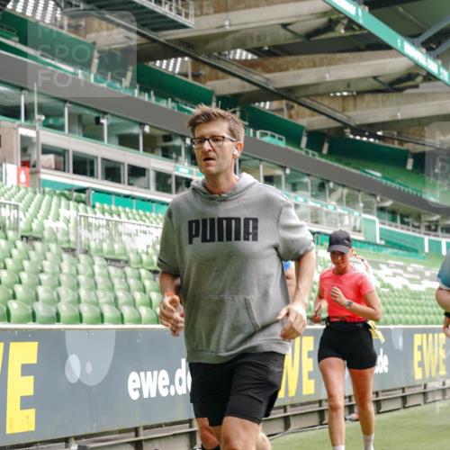 13.09.2026 - 21. swb-Marathon Bremen Michael Burmester http://msf.ph/oto/10452817 13.09.2026 10:31:50 Laufen im Stadion 10141, 10146, 10174, 10222, 10226, 10227, 10243, 10246, 10249, 10255, 10256, 10281, 10284, 10304, 10322, 10339, 10359, 10365, 10410, 10443, 10448, 10471, 10478, 10479, 10486, 10503, 10517, 10518, 10529, 10540, 10543, 10555, 10565, 10577, 10579, 10589, 10608, 10610, 10626, 10631, 10646, 10670, 10684, 10685, 10690, 10703, 10704, 10707, 10708, 10714, 10721, 10725, 10757, 10765, 10771, 10821, 10822, 10838, 10862, 10863, 10884, 10886, 11038, 11350, 11379 meine-sportfotos.de