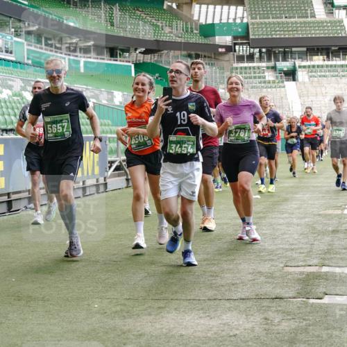 13.09.2026 - 21. swb-Marathon Bremen Michael Burmester http://msf.ph/oto/10452903 13.09.2026 13:10:13 Laufen im Stadion 164, 373, 383, 391, 448, 532, 549, 563, 581, 625, 813, 869, 898, 984, 1072, 1150, 1180, 1398, 1738, 1855, 1867, 1880, 1894, 1967, 2202, 2208, 2232, 2243, 2268, 2284, 2333, 2339, 2342, 2413, 2429, 2432, 2441, 2471, 2525, 2530, 2531, 2553, 2573, 2594, 2654, 2682, 2692, 2714, 2717, 2784, 2785, 2819, 2920, 2931, 2932, 2941, 3026, 3032, 3063, 3086, 3089, 3122, 3174, 3207, 3208, 3291, 3316, 3327, 3333, 3370, 3398, 3409, 3410, 3437, 3470, 3707, 3769, 109 meine-sportfotos.de