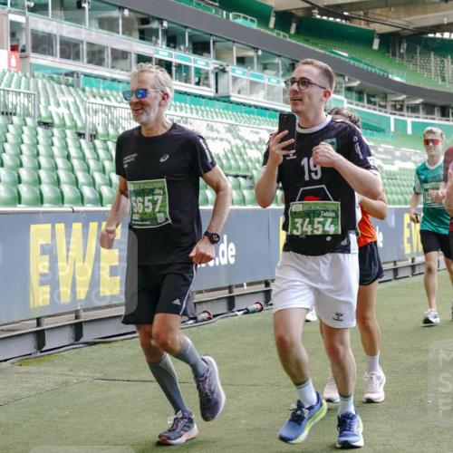 13.09.2026 - 21. swb-Marathon Bremen Michael Burmester http://msf.ph/oto/10452974 13.09.2026 13:10:14 Laufen im Stadion 164, 373, 383, 391, 448, 532, 549, 563, 581, 625, 813, 869, 898, 984, 1072, 1150, 1180, 1398, 1738, 1855, 1867, 1880, 1894, 1967, 2202, 2208, 2232, 2243, 2268, 2284, 2333, 2339, 2342, 2413, 2429, 2432, 2441, 2471, 2525, 2530, 2531, 2553, 2573, 2594, 2654, 2682, 2692, 2714, 2717, 2784, 2785, 2819, 2920, 2931, 2932, 2941, 3026, 3032, 3063, 3086, 3089, 3122, 3174, 3207, 3208, 3291, 3316, 3327, 3333, 3370, 3398, 3409, 3410, 3437, 3470, 3707, 3769, 109 meine-sportfotos.de
