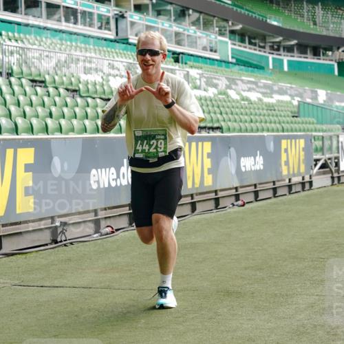 13.09.2026 - 21. swb-Marathon Bremen Michael Burmester http://msf.ph/oto/10453060 13.09.2026 12:51:16 Laufen im Stadion 235, 335, 469, 663, 670, 734, 771, 863, 1043, 1125, 1146, 1162, 1455, 1510, 1513, 1605, 1613, 1970, 1998, 2008, 2052, 2130, 2291, 2295, 2347, 2360, 2442, 2444, 2447, 2759, 2847, 3440, 3484, 3566, 3625, 3647, 3703, 3808, 3959, 4023, 4165, 4368, 4429, 4473, 4559, 4571, 4573, 4582, 4727, 4781, 4782, 4888, 4895, 5066, 5079, 5111, 5152, 5155, 5168, 5314, 5377, 5379, 5383, 5521, 5532, 5620, 5627, 5636, 5696, 6267, 6274, 6471, 6652, 6668, 6901, 6906, 7121, 8033, 8798 meine-sportfotos.de