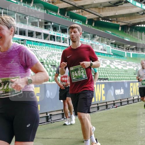 13.09.2026 - 21. swb-Marathon Bremen Michael Burmester http://msf.ph/oto/10453065 13.09.2026 13:10:16 Laufen im Stadion 164, 373, 383, 391, 448, 532, 549, 563, 581, 625, 813, 869, 898, 984, 1072, 1150, 1180, 1398, 1738, 1855, 1867, 1880, 1894, 1967, 2202, 2208, 2232, 2243, 2268, 2284, 2333, 2339, 2342, 2413, 2429, 2432, 2441, 2443, 2471, 2525, 2530, 2531, 2553, 2573, 2589, 2594, 2654, 2682, 2692, 2714, 2717, 2784, 2785, 2819, 2920, 2931, 2932, 2941, 3026, 3032, 3063, 3086, 3089, 3122, 3174, 3207, 3208, 3291, 3316, 3327, 3333, 3370, 3398, 3409, 3410, 3437, 3470, 3707, 3769, 109 meine-sportfotos.de