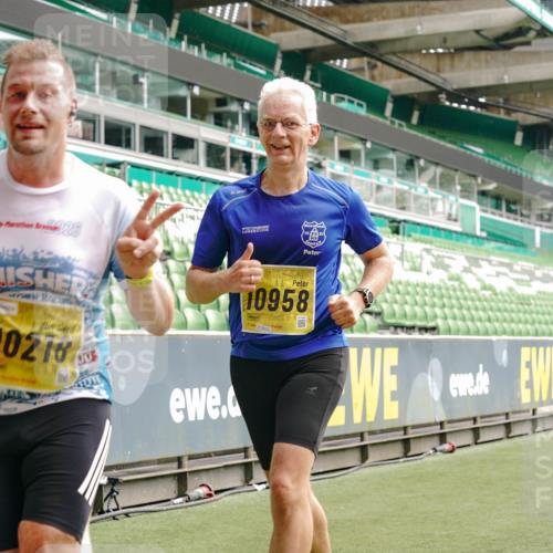 13.09.2026 - 21. swb-Marathon Bremen Michael Burmester http://msf.ph/oto/10453286 13.09.2026 10:31:58 Laufen im Stadion 10141, 10146, 10174, 10222, 10226, 10227, 10243, 10246, 10249, 10255, 10256, 10281, 10284, 10304, 10322, 10365, 10372, 10410, 10443, 10448, 10471, 10478, 10479, 10486, 10503, 10517, 10518, 10529, 10540, 10543, 10550, 10555, 10565, 10577, 10579, 10589, 10608, 10610, 10626, 10631, 10646, 10670, 10675, 10684, 10685, 10690, 10703, 10704, 10707, 10708, 10714, 10721, 10725, 10757, 10765, 10771, 10821, 10822, 10838, 10886, 11350, 11379 meine-sportfotos.de
