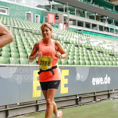 13.09.2026 - 21. swb-Marathon Bremen Michael Burmester http://msf.ph/oto/10453409 13.09.2026 10:32:01 Laufen im Stadion 10141, 10146, 10174, 10203, 10222, 10226, 10227, 10243, 10246, 10249, 10255, 10256, 10281, 10284, 10322, 10365, 10372, 10410, 10443, 10448, 10471, 10478, 10479, 10486, 10503, 10517, 10518, 10529, 10540, 10543, 10550, 10555, 10565, 10577, 10579, 10589, 10608, 10610, 10626, 10631, 10646, 10670, 10675, 10684, 10685, 10690, 10703, 10704, 10707, 10708, 10714, 10721, 10725, 10757, 10765, 10771, 10821, 10822, 10838, 10886, 11350, 11379 meine-sportfotos.de