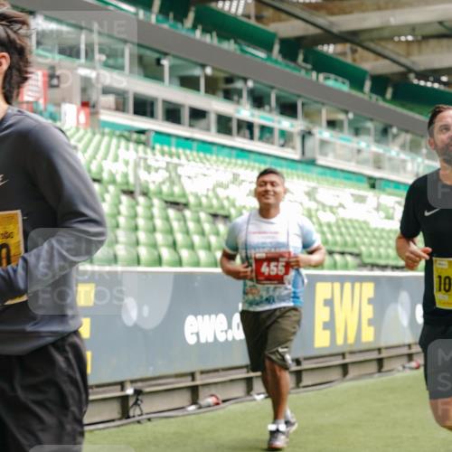 13.09.2026 - 21. swb-Marathon Bremen Michael Burmester http://msf.ph/oto/10453458 13.09.2026 10:32:02 Laufen im Stadion 10141, 10146, 10174, 10203, 10222, 10226, 10227, 10243, 10246, 10249, 10255, 10256, 10281, 10284, 10322, 10365, 10372, 10410, 10443, 10448, 10471, 10478, 10479, 10486, 10503, 10517, 10518, 10529, 10540, 10543, 10550, 10555, 10565, 10577, 10579, 10589, 10608, 10610, 10626, 10631, 10646, 10670, 10675, 10684, 10685, 10690, 10703, 10704, 10707, 10708, 10714, 10721, 10725, 10757, 10765, 10771, 10821, 10822, 10838, 10886, 11350, 11379 meine-sportfotos.de