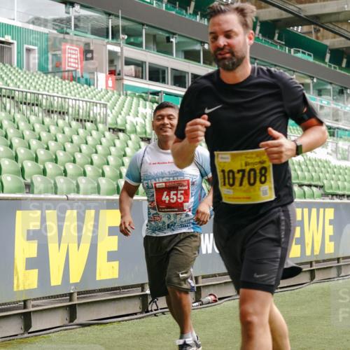 13.09.2026 - 21. swb-Marathon Bremen Michael Burmester http://msf.ph/oto/10453496 13.09.2026 10:32:03 Laufen im Stadion 10141, 10146, 10174, 10203, 10222, 10226, 10227, 10243, 10246, 10249, 10255, 10256, 10281, 10284, 10322, 10365, 10372, 10410, 10443, 10448, 10471, 10478, 10479, 10486, 10503, 10517, 10518, 10529, 10540, 10543, 10550, 10555, 10565, 10577, 10579, 10589, 10608, 10610, 10626, 10631, 10646, 10670, 10675, 10684, 10685, 10690, 10703, 10704, 10707, 10708, 10714, 10721, 10725, 10757, 10765, 10771, 10821, 10822, 10838, 10886, 11350, 11379 meine-sportfotos.de