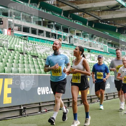 13.09.2026 - 21. swb-Marathon Bremen Michael Burmester http://msf.ph/oto/10453558 13.09.2026 10:32:05 Laufen im Stadion 10141, 10146, 10174, 10203, 10222, 10226, 10227, 10243, 10246, 10249, 10255, 10256, 10281, 10284, 10322, 10365, 10372, 10410, 10443, 10448, 10471, 10478, 10479, 10486, 10503, 10517, 10518, 10529, 10540, 10543, 10550, 10555, 10565, 10577, 10579, 10589, 10608, 10610, 10626, 10631, 10646, 10670, 10675, 10684, 10685, 10690, 10703, 10704, 10707, 10708, 10714, 10721, 10725, 10757, 10765, 10771, 10821, 10822, 10838, 10886, 11350, 11379 meine-sportfotos.de
