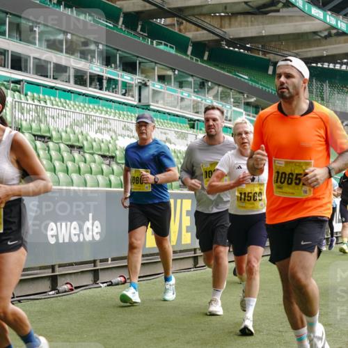 13.09.2026 - 21. swb-Marathon Bremen Michael Burmester http://msf.ph/oto/10453605 13.09.2026 10:32:06 Laufen im Stadion 10141, 10146, 10174, 10203, 10222, 10226, 10227, 10243, 10246, 10249, 10255, 10256, 10281, 10284, 10322, 10365, 10372, 10410, 10443, 10448, 10471, 10478, 10479, 10486, 10503, 10517, 10518, 10529, 10540, 10543, 10550, 10555, 10565, 10577, 10579, 10589, 10608, 10610, 10626, 10631, 10646, 10670, 10675, 10684, 10685, 10690, 10703, 10704, 10707, 10708, 10721, 10725, 10757, 10771, 10821, 10822, 10838, 10886, 11350, 11379 meine-sportfotos.de