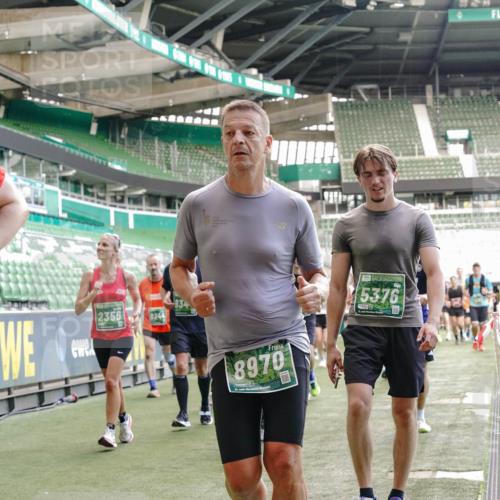 13.09.2026 - 21. swb-Marathon Bremen Michael Burmester http://msf.ph/oto/10453627 13.09.2026 13:10:25 Laufen im Stadion 164, 373, 383, 391, 448, 532, 549, 563, 581, 625, 813, 869, 898, 984, 1072, 1150, 1180, 1738, 1855, 1867, 1880, 1894, 1967, 2202, 2208, 2232, 2243, 2268, 2284, 2330, 2333, 2339, 2342, 2429, 2432, 2441, 2443, 2471, 2525, 2530, 2531, 2553, 2573, 2589, 2594, 2654, 2682, 2714, 2717, 2784, 2785, 2819, 2836, 2920, 2931, 2932, 2941, 3026, 3032, 3063, 3086, 3089, 3122, 3174, 3207, 3208, 3291, 3316, 3327, 3333, 3370, 3398, 3409, 3410, 3437, 3470, 3549, 3707, 3769, 109 meine-sportfotos.de