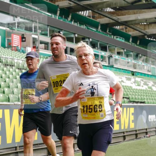 13.09.2026 - 21. swb-Marathon Bremen Michael Burmester http://msf.ph/oto/10453670 13.09.2026 10:32:07 Laufen im Stadion 10141, 10146, 10203, 10222, 10226, 10227, 10243, 10246, 10249, 10255, 10256, 10281, 10284, 10322, 10365, 10372, 10379, 10410, 10443, 10448, 10471, 10478, 10479, 10486, 10503, 10517, 10518, 10529, 10540, 10543, 10550, 10555, 10565, 10577, 10579, 10589, 10608, 10610, 10626, 10631, 10646, 10670, 10675, 10684, 10685, 10690, 10703, 10704, 10707, 10708, 10721, 10725, 10757, 10771, 10821, 10822, 10838, 11350, 11379 meine-sportfotos.de