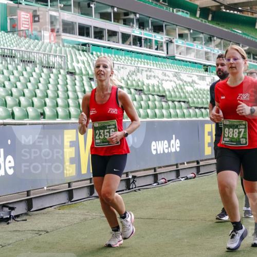 13.09.2026 - 21. swb-Marathon Bremen Michael Burmester http://msf.ph/oto/10453774 13.09.2026 13:10:27 Laufen im Stadion 164, 373, 383, 391, 448, 532, 549, 563, 581, 625, 813, 869, 898, 984, 1072, 1180, 1738, 1855, 1867, 1894, 1967, 2202, 2208, 2232, 2243, 2268, 2284, 2330, 2333, 2339, 2342, 2429, 2432, 2441, 2443, 2471, 2525, 2530, 2531, 2553, 2573, 2589, 2594, 2654, 2669, 2682, 2714, 2717, 2784, 2785, 2819, 2836, 2920, 2931, 2932, 2941, 3026, 3032, 3063, 3086, 3089, 3122, 3174, 3207, 3208, 3291, 3316, 3327, 3333, 3352, 3370, 3398, 3409, 3410, 3437, 3470, 3549, 3707, 3769, 109 meine-sportfotos.de