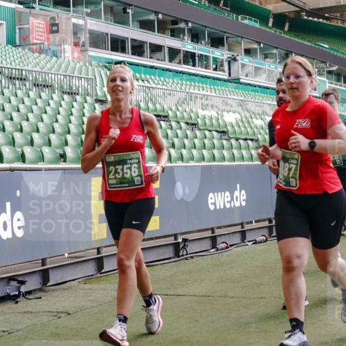 13.09.2026 - 21. swb-Marathon Bremen Michael Burmester http://msf.ph/oto/10453789 13.09.2026 13:10:27 Laufen im Stadion 164, 373, 383, 391, 448, 532, 549, 563, 581, 625, 813, 869, 898, 984, 1072, 1180, 1738, 1855, 1867, 1894, 1967, 2202, 2208, 2232, 2243, 2268, 2284, 2330, 2333, 2339, 2342, 2429, 2432, 2441, 2443, 2471, 2525, 2530, 2531, 2553, 2573, 2589, 2594, 2654, 2669, 2682, 2714, 2717, 2784, 2785, 2819, 2836, 2920, 2931, 2932, 2941, 3026, 3032, 3063, 3086, 3089, 3122, 3174, 3207, 3208, 3291, 3316, 3327, 3333, 3352, 3370, 3398, 3409, 3410, 3437, 3470, 3549, 3707, 3769, 109 meine-sportfotos.de