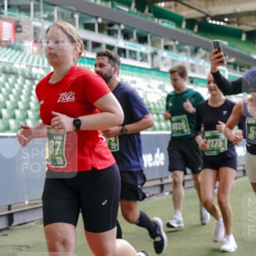 13.09.2026 - 21. swb-Marathon Bremen Michael Burmester http://msf.ph/oto/10453836 13.09.2026 13:10:28 Laufen im Stadion 164, 373, 383, 391, 448, 532, 549, 563, 581, 625, 813, 869, 898, 984, 1072, 1180, 1738, 1855, 1867, 1894, 1967, 2202, 2208, 2232, 2243, 2268, 2284, 2330, 2333, 2339, 2342, 2429, 2432, 2441, 2443, 2471, 2525, 2530, 2531, 2553, 2573, 2589, 2594, 2654, 2669, 2682, 2714, 2717, 2784, 2785, 2819, 2836, 2920, 2931, 2932, 2941, 3026, 3032, 3063, 3086, 3089, 3122, 3174, 3207, 3208, 3291, 3316, 3327, 3333, 3352, 3370, 3398, 3409, 3410, 3437, 3470, 3549, 3707, 3769, 109 meine-sportfotos.de
