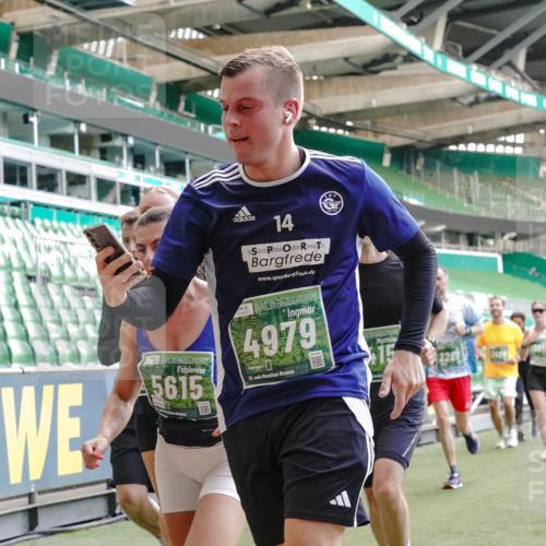 13.09.2026 - 21. swb-Marathon Bremen Michael Burmester http://msf.ph/oto/10453851 13.09.2026 13:10:28 Laufen im Stadion 164, 373, 383, 391, 448, 532, 549, 563, 581, 625, 813, 869, 898, 984, 1072, 1180, 1738, 1855, 1867, 1894, 1967, 2202, 2208, 2232, 2243, 2268, 2284, 2330, 2333, 2339, 2342, 2429, 2432, 2441, 2443, 2471, 2525, 2530, 2531, 2553, 2573, 2589, 2594, 2654, 2669, 2682, 2714, 2717, 2784, 2785, 2819, 2836, 2920, 2931, 2932, 2941, 3026, 3032, 3063, 3086, 3089, 3122, 3174, 3207, 3208, 3291, 3316, 3327, 3333, 3352, 3370, 3398, 3409, 3410, 3437, 3470, 3549, 3707, 3769, 109 meine-sportfotos.de