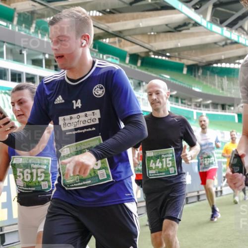 13.09.2026 - 21. swb-Marathon Bremen Michael Burmester http://msf.ph/oto/10453880 13.09.2026 13:10:29 Laufen im Stadion 164, 373, 383, 391, 448, 532, 549, 563, 581, 625, 813, 869, 898, 984, 1072, 1180, 1738, 1855, 1867, 1894, 1967, 2202, 2208, 2232, 2243, 2268, 2284, 2330, 2333, 2339, 2342, 2429, 2432, 2441, 2443, 2471, 2525, 2530, 2531, 2553, 2573, 2589, 2594, 2654, 2669, 2682, 2714, 2717, 2784, 2785, 2819, 2836, 2920, 2931, 2932, 2941, 3026, 3032, 3063, 3086, 3089, 3122, 3174, 3207, 3208, 3291, 3316, 3327, 3333, 3352, 3370, 3398, 3409, 3410, 3437, 3470, 3549, 3707, 3769, 109 meine-sportfotos.de