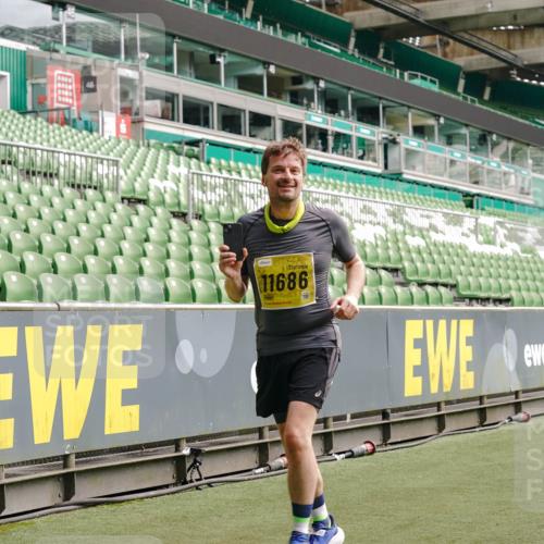 13.09.2026 - 21. swb-Marathon Bremen Michael Burmester http://msf.ph/oto/10454125 13.09.2026 10:32:15 Laufen im Stadion 10067, 10141, 10146, 10203, 10222, 10226, 10227, 10243, 10246, 10249, 10255, 10256, 10284, 10300, 10322, 10365, 10372, 10379, 10383, 10410, 10443, 10448, 10471, 10478, 10479, 10486, 10503, 10517, 10518, 10529, 10540, 10543, 10550, 10555, 10565, 10577, 10579, 10589, 10608, 10610, 10626, 10631, 10646, 10670, 10675, 10684, 10685, 10690, 10703, 10704, 10707, 10708, 10721, 10725, 10728, 10757, 10771, 10821, 10822, 10838, 11350, 11379 meine-sportfotos.de
