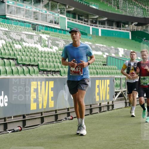 13.09.2026 - 21. swb-Marathon Bremen Michael Burmester http://msf.ph/oto/10454299 13.09.2026 12:52:05 Laufen im Stadion 107, 235, 335, 683, 734, 771, 792, 863, 1033, 1043, 1125, 1146, 1162, 1232, 1252, 1297, 1455, 1492, 1510, 1542, 1613, 1646, 1955, 1970, 2007, 2008, 2043, 2203, 2295, 2442, 2444, 2447, 2480, 2498, 2759, 2767, 2847, 3085, 3149, 3236, 3336, 3440, 3448, 3484, 3566, 3703, 3808, 3830, 3899, 3959, 3988, 4023, 4165, 4283, 4368, 4429, 4473, 4475, 4559, 4571, 4573, 4582, 4605, 4727, 4781, 4782, 4895, 5066, 5079, 5152, 5155, 5168, 5379, 5521, 5532, 5696, 6274, 8033, 8798 meine-sportfotos.de