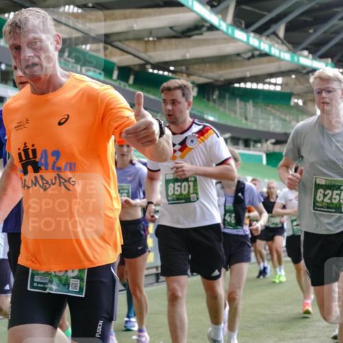 13.09.2026 - 21. swb-Marathon Bremen Michael Burmester http://msf.ph/oto/10454355 13.09.2026 13:10:38 Laufen im Stadion 164, 265, 373, 383, 391, 448, 532, 563, 581, 813, 869, 898, 984, 1072, 1180, 1738, 1855, 1867, 1894, 1952, 1967, 2202, 2208, 2232, 2268, 2284, 2299, 2330, 2333, 2339, 2342, 2432, 2443, 2471, 2525, 2530, 2531, 2553, 2573, 2589, 2594, 2654, 2669, 2682, 2714, 2717, 2784, 2785, 2819, 2836, 2920, 2931, 2932, 3026, 3032, 3063, 3086, 3089, 3122, 3159, 3174, 3207, 3208, 3291, 3316, 3333, 3352, 3370, 3398, 3409, 3410, 3437, 3470, 3549, 3707, 3769, 109 meine-sportfotos.de