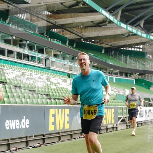 13.09.2026 - 21. swb-Marathon Bremen Michael Burmester http://msf.ph/oto/10454386 13.09.2026 10:32:25 Laufen im Stadion 10067, 10078, 10141, 10146, 10166, 10203, 10222, 10226, 10243, 10246, 10249, 10255, 10256, 10284, 10300, 10322, 10365, 10372, 10374, 10379, 10383, 10394, 10410, 10443, 10471, 10478, 10479, 10486, 10494, 10503, 10517, 10518, 10529, 10540, 10543, 10550, 10555, 10565, 10577, 10579, 10589, 10608, 10610, 10626, 10631, 10646, 10670, 10675, 10684, 10685, 10690, 10703, 10704, 10707, 10708, 10721, 10725, 10728, 10771, 10794, 11350, 11379 meine-sportfotos.de