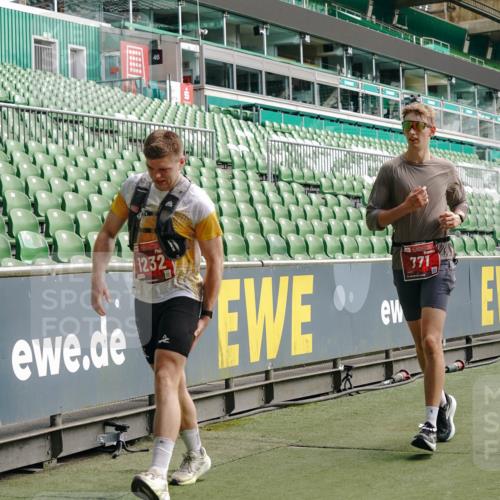 13.09.2026 - 21. swb-Marathon Bremen Michael Burmester http://msf.ph/oto/10454396 13.09.2026 12:52:12 Laufen im Stadion 102, 107, 235, 335, 683, 734, 771, 792, 863, 1033, 1043, 1125, 1146, 1162, 1232, 1252, 1297, 1455, 1492, 1510, 1542, 1613, 1646, 1955, 1970, 2007, 2008, 2043, 2203, 2295, 2350, 2442, 2444, 2447, 2480, 2498, 2759, 2767, 2847, 3085, 3149, 3236, 3336, 3440, 3448, 3484, 3566, 3703, 3808, 3830, 3899, 3959, 3988, 4023, 4165, 4283, 4429, 4473, 4475, 4559, 4571, 4573, 4582, 4605, 4727, 4781, 4782, 4895, 5079, 5152, 5168, 5379, 5521, 5696, 6274, 8033, 8798 meine-sportfotos.de