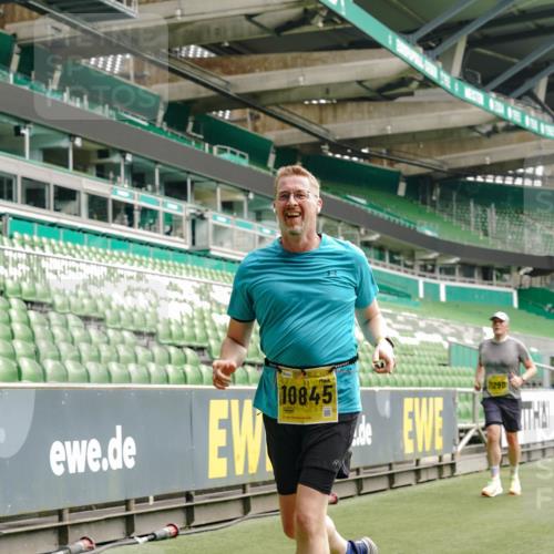 13.09.2026 - 21. swb-Marathon Bremen Michael Burmester http://msf.ph/oto/10454400 13.09.2026 10:32:25 Laufen im Stadion 10067, 10078, 10141, 10146, 10166, 10203, 10222, 10226, 10243, 10246, 10249, 10255, 10256, 10284, 10300, 10322, 10365, 10372, 10374, 10379, 10383, 10394, 10410, 10443, 10471, 10478, 10479, 10486, 10494, 10503, 10517, 10518, 10529, 10540, 10543, 10550, 10555, 10565, 10577, 10579, 10589, 10608, 10610, 10626, 10631, 10646, 10670, 10675, 10684, 10685, 10690, 10703, 10704, 10707, 10708, 10721, 10725, 10728, 10771, 10794, 11350, 11379 meine-sportfotos.de