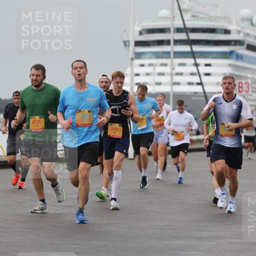 13.09.2026 - Kiel Lauf Andreas Tolksdorf http://msf.ph/oto/10454511 13.09.2026 11:54:32 Kiellinie 3721, 38, 3181, 985, 3 meine-sportfotos.de
