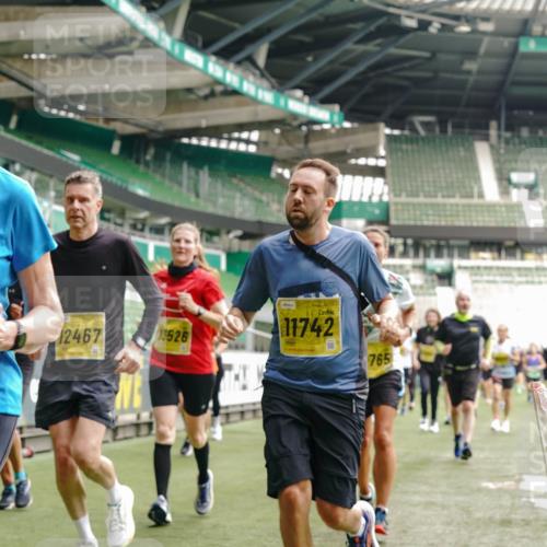 13.09.2026 - 21. swb-Marathon Bremen Michael Burmester http://msf.ph/oto/10454571 13.09.2026 10:32:31 Laufen im Stadion 10067, 10078, 10146, 10166, 10184, 10203, 10211, 10222, 10226, 10243, 10246, 10249, 10255, 10256, 10284, 10300, 10322, 10365, 10372, 10374, 10379, 10383, 10394, 10410, 10443, 10471, 10478, 10479, 10486, 10494, 10503, 10517, 10518, 10529, 10540, 10543, 10550, 10555, 10565, 10577, 10579, 10589, 10608, 10610, 10626, 10631, 10646, 10670, 10675, 10684, 10685, 10690, 10703, 10704, 10707, 10708, 10721, 10725, 10728, 10745, 10771, 10794 meine-sportfotos.de