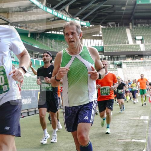 13.09.2026 - 21. swb-Marathon Bremen Michael Burmester http://msf.ph/oto/10454585 13.09.2026 13:10:43 Laufen im Stadion 164, 265, 373, 383, 391, 448, 532, 581, 869, 898, 984, 1180, 1738, 1855, 1867, 1894, 1952, 1967, 2202, 2232, 2268, 2281, 2284, 2299, 2330, 2333, 2339, 2342, 2432, 2443, 2471, 2525, 2530, 2531, 2553, 2573, 2589, 2594, 2654, 2669, 2682, 2714, 2717, 2784, 2785, 2804, 2819, 2836, 2920, 2931, 2932, 3026, 3032, 3063, 3086, 3089, 3122, 3159, 3174, 3207, 3208, 3291, 3316, 3333, 3352, 3370, 3398, 3409, 3410, 3470, 3549, 3707, 3769, 109 meine-sportfotos.de