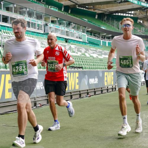 13.09.2026 - 21. swb-Marathon Bremen Michael Burmester http://msf.ph/oto/10454654 13.09.2026 12:52:29 Laufen im Stadion 102, 107, 235, 683, 734, 755, 792, 863, 985, 987, 1033, 1043, 1056, 1125, 1146, 1162, 1232, 1252, 1297, 1455, 1492, 1528, 1542, 1646, 1704, 1955, 2007, 2008, 2043, 2203, 2350, 2447, 2480, 2498, 2759, 2767, 2820, 2847, 2858, 3085, 3149, 3236, 3336, 3362, 3440, 3448, 3566, 3703, 3830, 3899, 3988, 4165, 4283, 4429, 4475, 4571, 4573, 4582, 4605, 4727, 4781, 4782, 4895, 5079, 5152, 5168, 5379, 5521, 6274, 8033, 8798 meine-sportfotos.de