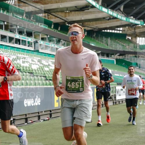 13.09.2026 - 21. swb-Marathon Bremen Michael Burmester http://msf.ph/oto/10454670 13.09.2026 12:52:29 Laufen im Stadion 102, 107, 235, 683, 734, 755, 792, 863, 985, 987, 1033, 1043, 1056, 1125, 1146, 1162, 1232, 1252, 1297, 1455, 1492, 1528, 1542, 1646, 1704, 1955, 2007, 2008, 2043, 2203, 2350, 2447, 2480, 2498, 2759, 2767, 2820, 2847, 2858, 3085, 3149, 3236, 3336, 3362, 3440, 3448, 3566, 3703, 3830, 3899, 3988, 4165, 4283, 4429, 4475, 4571, 4573, 4582, 4605, 4727, 4781, 4782, 4895, 5079, 5152, 5168, 5379, 5521, 6274, 8033, 8798 meine-sportfotos.de