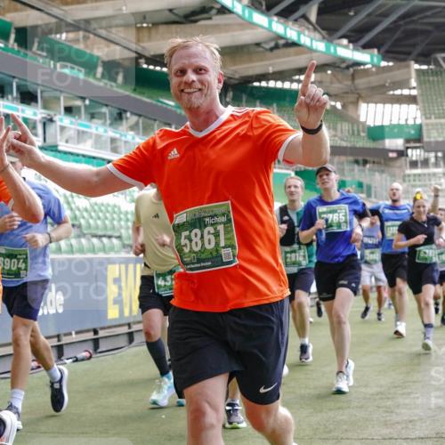 13.09.2026 - 21. swb-Marathon Bremen Michael Burmester http://msf.ph/oto/10454710 13.09.2026 13:10:45 Laufen im Stadion 164, 265, 373, 391, 448, 532, 581, 869, 898, 984, 1180, 1738, 1855, 1867, 1894, 1952, 1967, 2202, 2232, 2268, 2281, 2284, 2299, 2330, 2333, 2339, 2342, 2432, 2443, 2471, 2525, 2530, 2531, 2553, 2573, 2589, 2594, 2654, 2669, 2682, 2714, 2717, 2784, 2785, 2804, 2819, 2836, 2920, 2932, 3026, 3032, 3063, 3086, 3089, 3122, 3159, 3174, 3207, 3208, 3291, 3316, 3333, 3352, 3370, 3398, 3409, 3410, 3470, 3549, 3707, 3769, 109, 551 meine-sportfotos.de