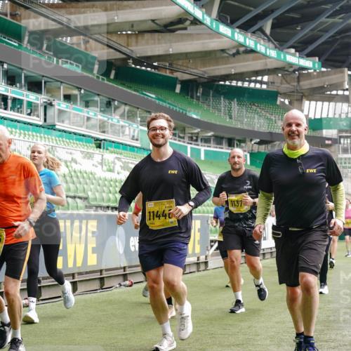 13.09.2026 - 21. swb-Marathon Bremen Michael Burmester http://msf.ph/oto/10454757 13.09.2026 10:32:34 Laufen im Stadion 10067, 10078, 10146, 10166, 10184, 10203, 10211, 10222, 10226, 10243, 10246, 10249, 10255, 10256, 10284, 10300, 10322, 10365, 10372, 10374, 10379, 10383, 10394, 10408, 10410, 10443, 10471, 10478, 10479, 10486, 10494, 10503, 10517, 10518, 10529, 10530, 10540, 10543, 10550, 10555, 10565, 10577, 10579, 10589, 10608, 10610, 10626, 10631, 10646, 10670, 10675, 10684, 10685, 10690, 10703, 10704, 10707, 10708, 10721, 10725, 10728, 10745, 10749, 10750, 10771, 10794 meine-sportfotos.de