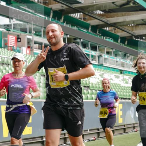 13.09.2026 - 21. swb-Marathon Bremen Michael Burmester http://msf.ph/oto/10454891 13.09.2026 10:32:37 Laufen im Stadion 10067, 10078, 10146, 10166, 10184, 10203, 10211, 10222, 10226, 10243, 10246, 10249, 10255, 10256, 10300, 10322, 10365, 10372, 10374, 10379, 10383, 10394, 10408, 10410, 10443, 10471, 10478, 10479, 10486, 10494, 10503, 10517, 10518, 10529, 10530, 10540, 10543, 10550, 10555, 10565, 10579, 10589, 10608, 10610, 10626, 10631, 10646, 10670, 10675, 10690, 10703, 10704, 10707, 10708, 10721, 10725, 10728, 10745, 10749, 10750, 10771, 10794 meine-sportfotos.de