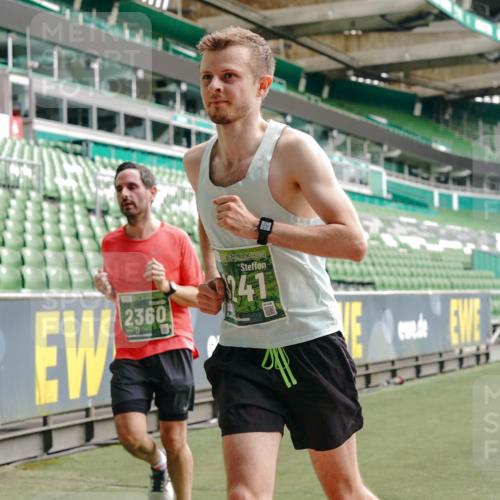 13.09.2026 - 21. swb-Marathon Bremen Michael Burmester http://msf.ph/oto/10454910 13.09.2026 12:52:36 Laufen im Stadion 102, 107, 145, 235, 683, 734, 755, 792, 863, 985, 987, 1033, 1043, 1056, 1125, 1146, 1162, 1232, 1252, 1297, 1433, 1445, 1455, 1492, 1528, 1542, 1646, 1664, 1704, 1955, 2007, 2008, 2043, 2203, 2350, 2447, 2480, 2498, 2759, 2767, 2820, 2847, 2858, 3085, 3149, 3236, 3336, 3362, 3440, 3448, 3566, 3703, 3830, 3899, 3988, 4165, 4283, 4429, 4475, 4571, 4573, 4582, 4605, 4727, 4781, 4782, 4895, 5079, 5152, 5168, 5379, 5521, 6274, 8798 meine-sportfotos.de