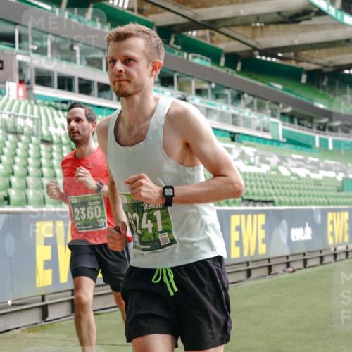 13.09.2026 - 21. swb-Marathon Bremen Michael Burmester http://msf.ph/oto/10454920 13.09.2026 12:52:36 Laufen im Stadion 102, 107, 145, 235, 683, 734, 755, 792, 863, 985, 987, 1033, 1043, 1056, 1125, 1146, 1162, 1232, 1252, 1297, 1433, 1445, 1455, 1492, 1528, 1542, 1646, 1664, 1704, 1955, 2007, 2008, 2043, 2203, 2350, 2447, 2480, 2498, 2759, 2767, 2820, 2847, 2858, 3085, 3149, 3236, 3336, 3362, 3440, 3448, 3566, 3703, 3830, 3899, 3988, 4165, 4283, 4429, 4475, 4571, 4573, 4582, 4605, 4727, 4781, 4782, 4895, 5079, 5152, 5168, 5379, 5521, 6274, 8798 meine-sportfotos.de
