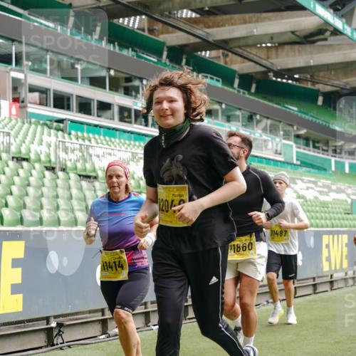 13.09.2026 - 21. swb-Marathon Bremen Michael Burmester http://msf.ph/oto/10454927 13.09.2026 10:32:38 Laufen im Stadion 10067, 10078, 10146, 10166, 10184, 10203, 10211, 10222, 10226, 10243, 10246, 10249, 10255, 10256, 10300, 10322, 10365, 10372, 10374, 10379, 10383, 10394, 10408, 10410, 10443, 10471, 10478, 10479, 10486, 10494, 10503, 10517, 10518, 10529, 10530, 10540, 10543, 10550, 10555, 10565, 10579, 10589, 10608, 10610, 10626, 10631, 10646, 10670, 10673, 10675, 10690, 10703, 10704, 10707, 10708, 10721, 10725, 10728, 10745, 10749, 10750, 10771, 10794 meine-sportfotos.de