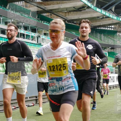 13.09.2026 - 21. swb-Marathon Bremen Michael Burmester http://msf.ph/oto/10454978 13.09.2026 10:32:38 Laufen im Stadion 10067, 10078, 10146, 10166, 10184, 10203, 10211, 10222, 10226, 10243, 10246, 10249, 10255, 10256, 10300, 10322, 10365, 10372, 10374, 10379, 10383, 10394, 10408, 10410, 10443, 10471, 10478, 10479, 10486, 10494, 10503, 10517, 10518, 10529, 10530, 10540, 10543, 10550, 10555, 10565, 10579, 10589, 10608, 10610, 10626, 10631, 10646, 10670, 10673, 10675, 10690, 10703, 10704, 10707, 10708, 10721, 10725, 10728, 10745, 10749, 10750, 10771, 10794 meine-sportfotos.de