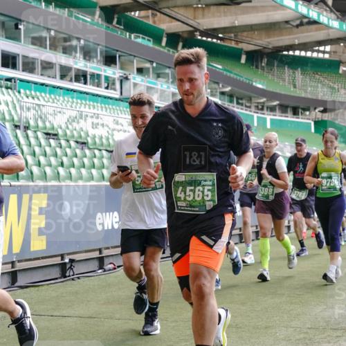 13.09.2026 - 21. swb-Marathon Bremen Michael Burmester http://msf.ph/oto/10455030 13.09.2026 13:10:51 Laufen im Stadion 164, 265, 373, 391, 448, 581, 869, 898, 984, 1180, 1738, 1855, 1867, 1894, 1952, 1967, 2202, 2232, 2268, 2281, 2284, 2299, 2330, 2333, 2339, 2342, 2353, 2432, 2443, 2471, 2525, 2530, 2531, 2553, 2573, 2589, 2594, 2654, 2669, 2682, 2714, 2717, 2784, 2785, 2804, 2819, 2836, 2907, 2920, 2932, 2976, 3026, 3032, 3063, 3082, 3086, 3089, 3122, 3159, 3174, 3207, 3208, 3291, 3316, 3333, 3352, 3370, 3398, 3409, 3410, 3470, 3549, 3707, 3769, 551 meine-sportfotos.de