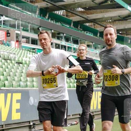 13.09.2026 - 21. swb-Marathon Bremen Michael Burmester http://msf.ph/oto/10455056 13.09.2026 10:32:40 Laufen im Stadion 10067, 10078, 10146, 10166, 10184, 10203, 10211, 10222, 10226, 10243, 10246, 10249, 10255, 10256, 10300, 10322, 10365, 10372, 10374, 10379, 10383, 10394, 10408, 10410, 10443, 10471, 10478, 10479, 10486, 10494, 10503, 10517, 10518, 10529, 10530, 10540, 10543, 10550, 10555, 10565, 10579, 10589, 10608, 10610, 10626, 10631, 10646, 10670, 10673, 10675, 10690, 10703, 10704, 10707, 10708, 10721, 10725, 10728, 10745, 10749, 10750, 10771, 10794 meine-sportfotos.de