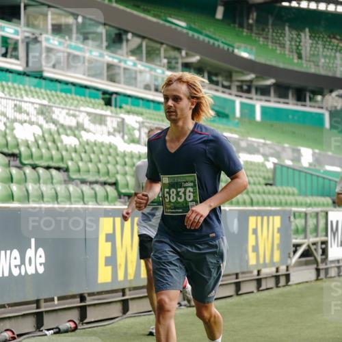 13.09.2026 - 21. swb-Marathon Bremen Michael Burmester http://msf.ph/oto/10455190 13.09.2026 12:52:47 Laufen im Stadion 102, 107, 145, 235, 376, 541, 615, 616, 683, 734, 740, 755, 792, 863, 982, 985, 987, 1033, 1043, 1056, 1125, 1146, 1162, 1232, 1252, 1297, 1433, 1445, 1492, 1528, 1542, 1646, 1664, 1704, 1707, 1814, 1955, 2007, 2008, 2043, 2203, 2280, 2350, 2362, 2401, 2422, 2447, 2454, 2480, 2498, 2759, 2767, 2820, 2847, 2858, 2997, 3085, 3149, 3236, 3336, 3362, 3448, 3566, 3703, 3830, 3899, 3988, 4165, 4283, 4429, 4475, 4571, 4573, 4582, 4605, 4895, 5079, 5152, 5168, 5379 meine-sportfotos.de
