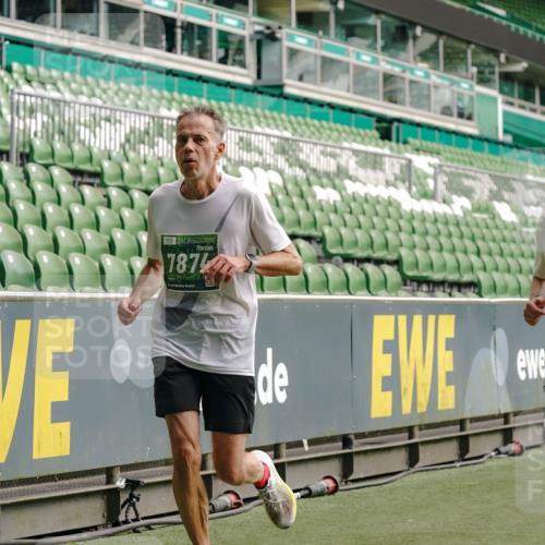 13.09.2026 - 21. swb-Marathon Bremen Michael Burmester http://msf.ph/oto/10455247 13.09.2026 12:52:49 Laufen im Stadion 102, 107, 145, 235, 313, 376, 541, 615, 616, 683, 696, 734, 740, 755, 792, 863, 982, 985, 987, 1033, 1043, 1056, 1146, 1162, 1232, 1252, 1297, 1433, 1445, 1492, 1528, 1542, 1646, 1664, 1704, 1707, 1814, 1955, 2007, 2008, 2043, 2203, 2280, 2350, 2362, 2401, 2422, 2447, 2454, 2480, 2498, 2759, 2767, 2820, 2847, 2858, 2997, 3085, 3149, 3236, 3336, 3362, 3448, 3566, 3703, 3830, 3899, 3988, 4165, 4283, 4429, 4475, 4571, 4573, 4582, 4605, 4895, 5079, 5152, 5168, 5379 meine-sportfotos.de