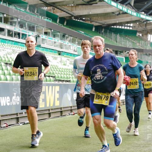 13.09.2026 - 21. swb-Marathon Bremen Michael Burmester http://msf.ph/oto/10455357 13.09.2026 10:32:46 Laufen im Stadion 10067, 10078, 10146, 10166, 10184, 10203, 10211, 10222, 10226, 10243, 10246, 10249, 10255, 10256, 10300, 10322, 10365, 10372, 10374, 10379, 10383, 10394, 10408, 10410, 10423, 10443, 10471, 10478, 10486, 10494, 10503, 10517, 10518, 10529, 10530, 10540, 10543, 10550, 10555, 10565, 10579, 10589, 10608, 10610, 10626, 10631, 10646, 10670, 10673, 10675, 10687, 10690, 10703, 10704, 10707, 10708, 10721, 10725, 10728, 10745, 10749, 10750, 10771, 10788, 10794, 10809 meine-sportfotos.de
