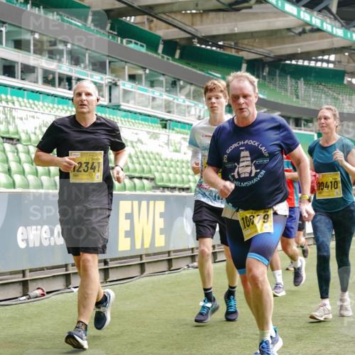 13.09.2026 - 21. swb-Marathon Bremen Michael Burmester http://msf.ph/oto/10455374 13.09.2026 10:32:46 Laufen im Stadion 10067, 10078, 10146, 10166, 10184, 10203, 10211, 10222, 10226, 10243, 10246, 10249, 10255, 10256, 10300, 10322, 10365, 10372, 10374, 10379, 10383, 10394, 10408, 10410, 10423, 10443, 10471, 10478, 10486, 10494, 10503, 10517, 10518, 10529, 10530, 10540, 10543, 10550, 10555, 10565, 10579, 10589, 10608, 10610, 10626, 10631, 10646, 10670, 10673, 10675, 10687, 10690, 10703, 10704, 10707, 10708, 10721, 10725, 10728, 10745, 10749, 10750, 10771, 10788, 10794, 10809 meine-sportfotos.de