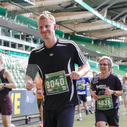 13.09.2026 - 21. swb-Marathon Bremen Michael Burmester http://msf.ph/oto/10455390 13.09.2026 13:10:57 Laufen im Stadion 164, 265, 373, 448, 581, 703, 869, 984, 1113, 1180, 1738, 1855, 1867, 1894, 1936, 1952, 1967, 2202, 2232, 2268, 2281, 2284, 2299, 2330, 2333, 2339, 2342, 2353, 2432, 2443, 2525, 2530, 2531, 2553, 2573, 2589, 2594, 2654, 2659, 2669, 2682, 2714, 2717, 2784, 2785, 2804, 2819, 2822, 2836, 2907, 2920, 2932, 2976, 3026, 3027, 3032, 3063, 3079, 3082, 3086, 3089, 3122, 3159, 3174, 3207, 3208, 3291, 3328, 3333, 3352, 3370, 3398, 3409, 3410, 3470, 3549, 3769, 551 meine-sportfotos.de