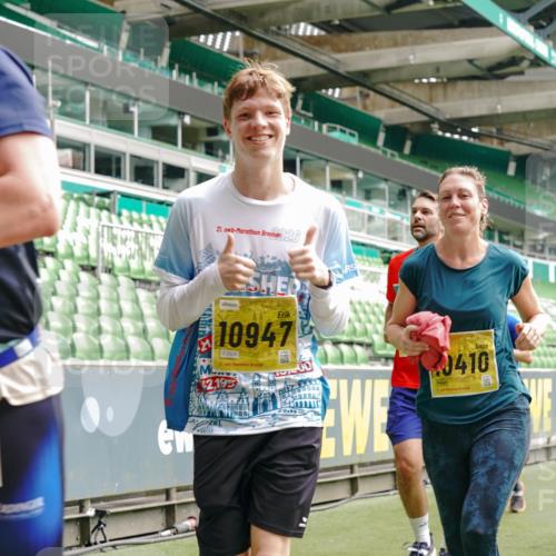 13.09.2026 - 21. swb-Marathon Bremen Michael Burmester http://msf.ph/oto/10455422 13.09.2026 10:32:47 Laufen im Stadion 10067, 10078, 10146, 10166, 10184, 10203, 10211, 10222, 10226, 10243, 10246, 10249, 10255, 10256, 10300, 10322, 10365, 10372, 10374, 10379, 10383, 10394, 10408, 10410, 10423, 10443, 10471, 10478, 10486, 10494, 10503, 10517, 10518, 10529, 10530, 10540, 10543, 10550, 10555, 10565, 10579, 10589, 10608, 10610, 10626, 10631, 10646, 10670, 10673, 10675, 10687, 10690, 10703, 10704, 10707, 10708, 10721, 10725, 10728, 10745, 10749, 10750, 10771, 10788, 10794, 10809 meine-sportfotos.de