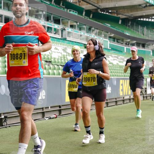 13.09.2026 - 21. swb-Marathon Bremen Michael Burmester http://msf.ph/oto/10455494 13.09.2026 10:32:48 Laufen im Stadion 10067, 10078, 10146, 10166, 10184, 10203, 10211, 10222, 10226, 10236, 10243, 10246, 10249, 10255, 10256, 10300, 10322, 10365, 10372, 10374, 10379, 10383, 10394, 10408, 10410, 10423, 10443, 10486, 10494, 10503, 10517, 10518, 10529, 10530, 10540, 10543, 10550, 10555, 10565, 10589, 10608, 10610, 10626, 10631, 10646, 10670, 10673, 10675, 10687, 10690, 10703, 10704, 10707, 10708, 10721, 10725, 10728, 10745, 10749, 10750, 10771, 10788, 10794, 10809 meine-sportfotos.de