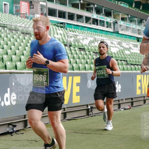 13.09.2026 - 21. swb-Marathon Bremen Michael Burmester http://msf.ph/oto/10455503 13.09.2026 12:52:56 Laufen im Stadion 102, 107, 145, 235, 313, 376, 541, 560, 615, 616, 683, 696, 734, 740, 755, 792, 863, 982, 985, 987, 1033, 1043, 1056, 1207, 1232, 1252, 1297, 1433, 1445, 1492, 1528, 1542, 1646, 1664, 1704, 1707, 1814, 1955, 2007, 2008, 2043, 2203, 2280, 2350, 2362, 2401, 2422, 2447, 2454, 2480, 2498, 2759, 2767, 2820, 2847, 2858, 2997, 3085, 3149, 3236, 3336, 3362, 3448, 3566, 3830, 3899, 3988, 4165, 4283, 4429, 4475, 4571, 4573, 4605, 5079, 5152, 5168, 5379 meine-sportfotos.de