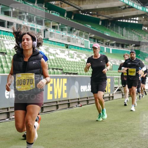 13.09.2026 - 21. swb-Marathon Bremen Michael Burmester http://msf.ph/oto/10455524 13.09.2026 10:32:49 Laufen im Stadion 10067, 10078, 10146, 10166, 10184, 10203, 10211, 10222, 10226, 10236, 10243, 10246, 10249, 10255, 10256, 10300, 10322, 10365, 10372, 10374, 10379, 10383, 10394, 10408, 10410, 10423, 10443, 10486, 10494, 10503, 10517, 10518, 10529, 10530, 10540, 10543, 10550, 10555, 10565, 10589, 10608, 10610, 10626, 10631, 10646, 10670, 10673, 10675, 10687, 10690, 10703, 10704, 10707, 10708, 10721, 10725, 10728, 10745, 10749, 10750, 10771, 10788, 10794, 10809 meine-sportfotos.de
