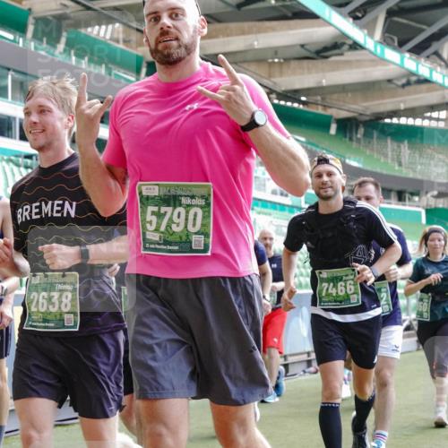 13.09.2026 - 21. swb-Marathon Bremen Michael Burmester http://msf.ph/oto/10455760 13.09.2026 13:11:03 Laufen im Stadion 164, 265, 373, 448, 581, 703, 869, 984, 1113, 1180, 1738, 1851, 1855, 1867, 1894, 1936, 1952, 1967, 2202, 2232, 2268, 2281, 2284, 2299, 2330, 2333, 2339, 2342, 2353, 2426, 2432, 2443, 2530, 2531, 2553, 2573, 2589, 2594, 2654, 2659, 2669, 2682, 2714, 2717, 2784, 2785, 2804, 2819, 2822, 2836, 2907, 2920, 2932, 2976, 3026, 3027, 3063, 3079, 3082, 3086, 3089, 3122, 3159, 3174, 3207, 3208, 3291, 3328, 3349, 3352, 3370, 3409, 3410, 3470, 3549, 3769, 551 meine-sportfotos.de